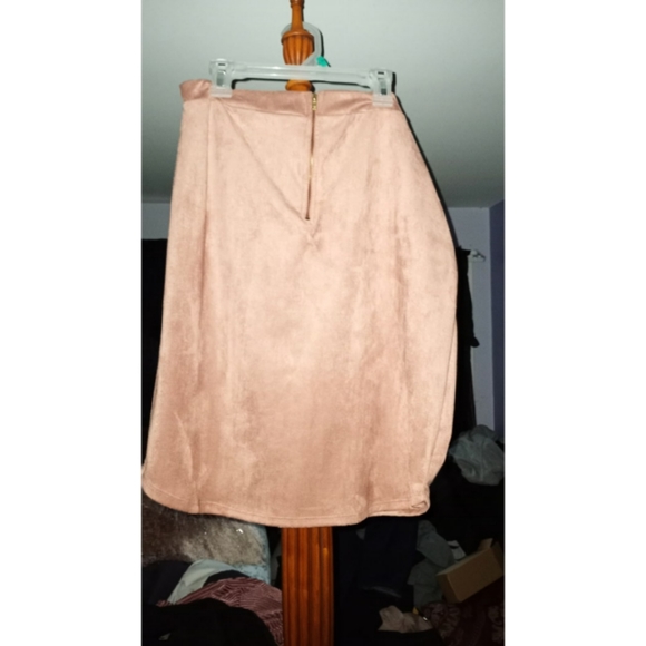 Pink faux suede stretch pencil skirt ( worn once) - Picture 2 of 2